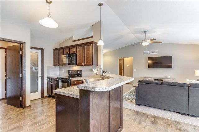 3212 N Whittier St, Derby, KS 67037