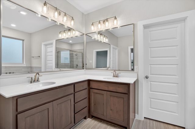 321 Skeen Peak, Springtown, TX 76082