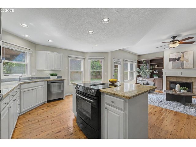 13202 ROGERS Rd, Lake Oswego, OR 97035