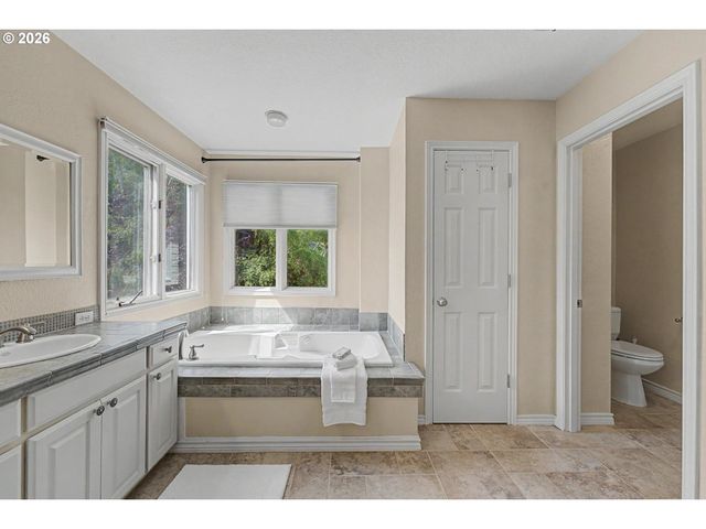 13202 ROGERS Rd, Lake Oswego, OR 97035