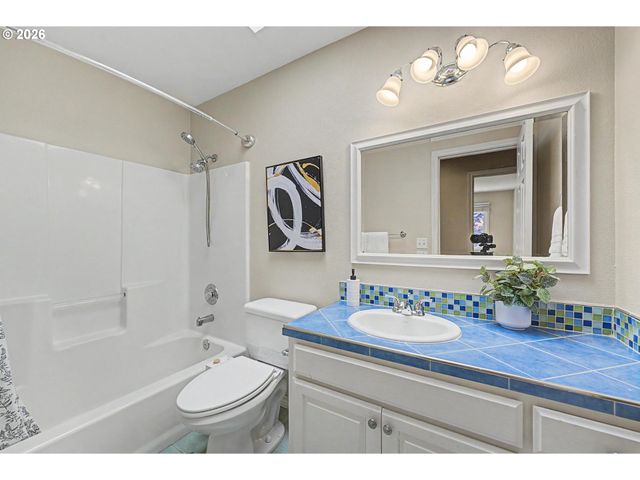 13202 ROGERS Rd, Lake Oswego, OR 97035