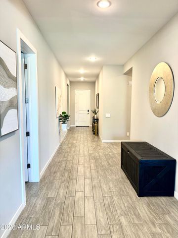 8024 W STATE Avenue, Glendale, AZ 85303