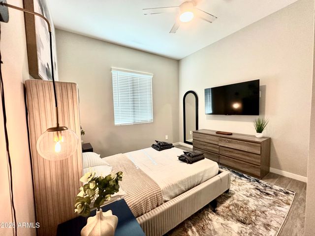 8024 W STATE Avenue, Glendale, AZ 85303