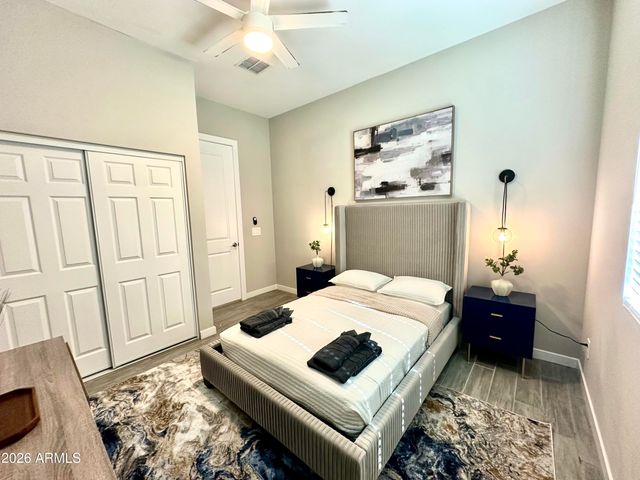 8024 W STATE Avenue, Glendale, AZ 85303
