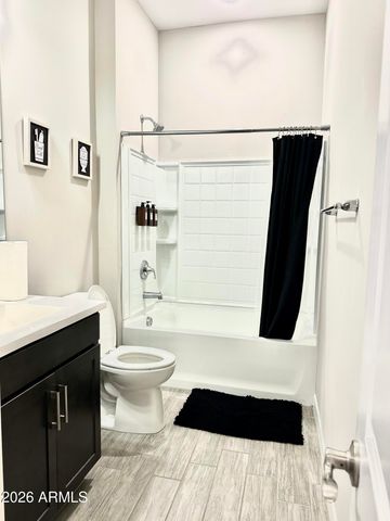 8024 W STATE Avenue, Glendale, AZ 85303