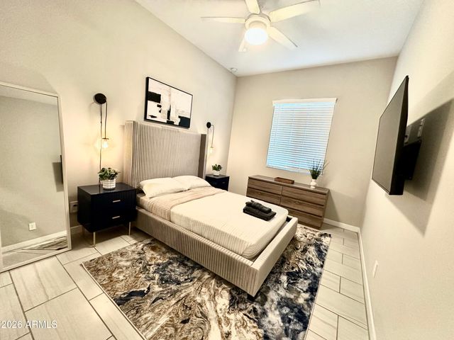 8024 W STATE Avenue, Glendale, AZ 85303