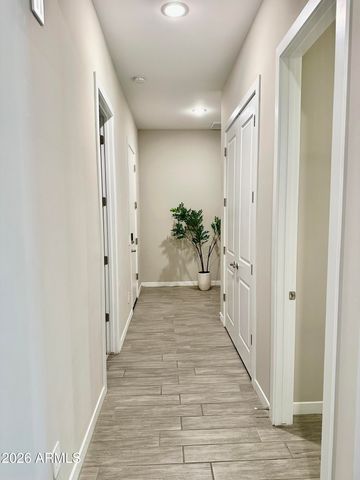 8024 W STATE Avenue, Glendale, AZ 85303