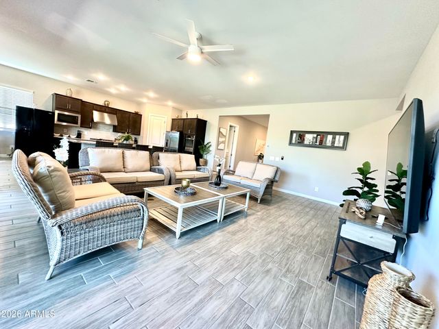8024 W STATE Avenue, Glendale, AZ 85303