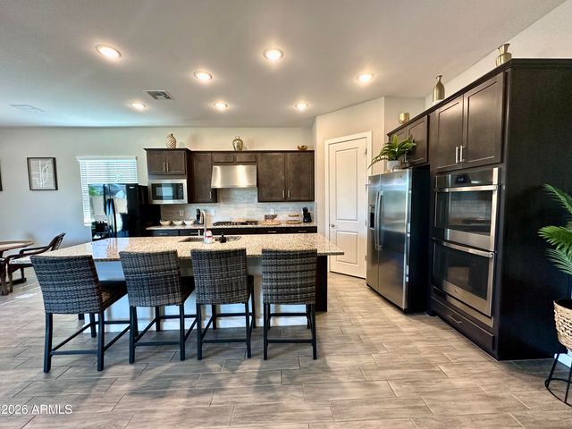 8024 W STATE Avenue, Glendale, AZ 85303