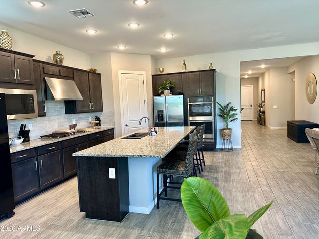 8024 W STATE Avenue, Glendale, AZ 85303