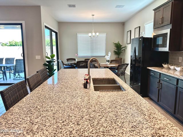 8024 W STATE Avenue, Glendale, AZ 85303