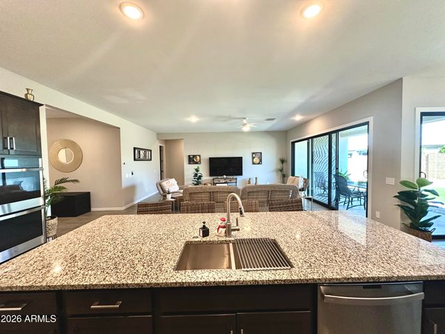 8024 W STATE Avenue, Glendale, AZ 85303