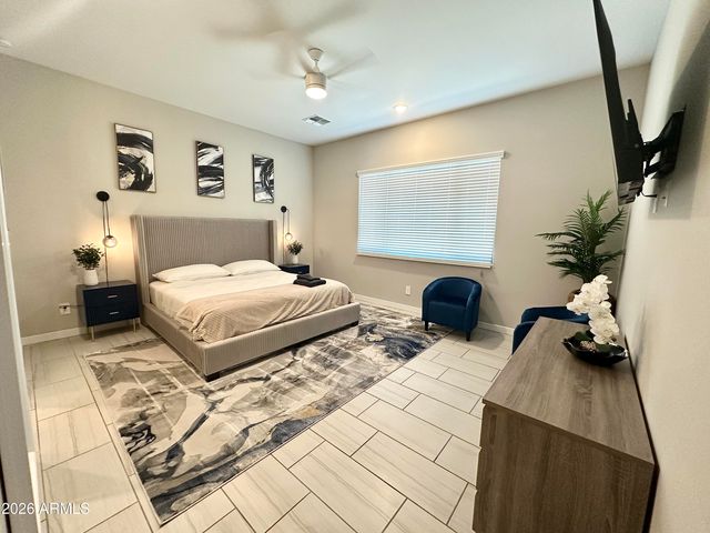 8024 W STATE Avenue, Glendale, AZ 85303