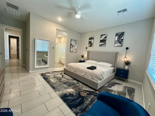 8024 W STATE Avenue, Glendale, AZ 85303