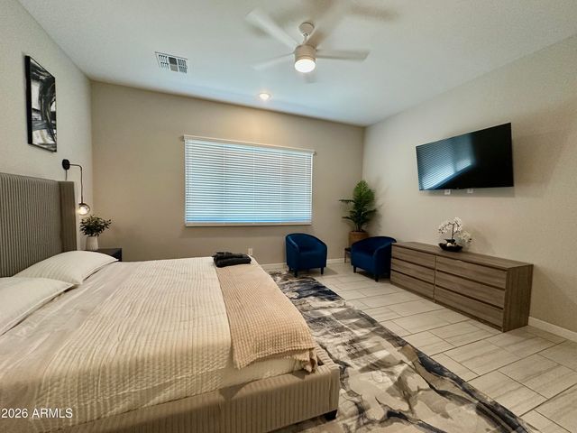 8024 W STATE Avenue, Glendale, AZ 85303