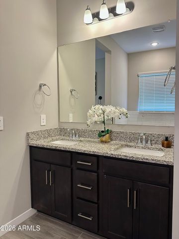 8024 W STATE Avenue, Glendale, AZ 85303