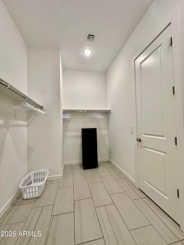 8024 W STATE Avenue, Glendale, AZ 85303