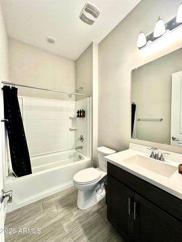 8024 W STATE Avenue, Glendale, AZ 85303