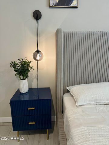 8024 W STATE Avenue, Glendale, AZ 85303
