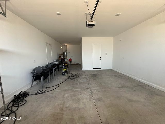 8024 W STATE Avenue, Glendale, AZ 85303