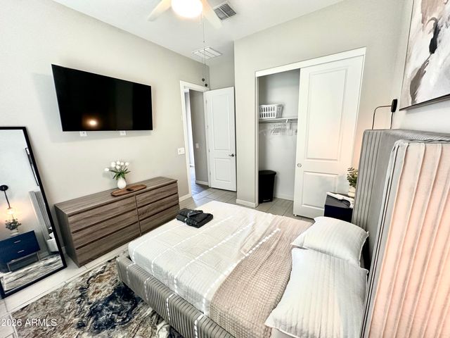 8024 W STATE Avenue, Glendale, AZ 85303