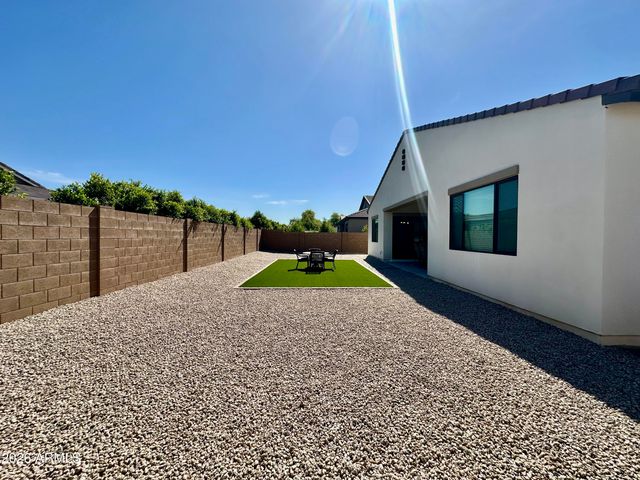8024 W STATE Avenue, Glendale, AZ 85303