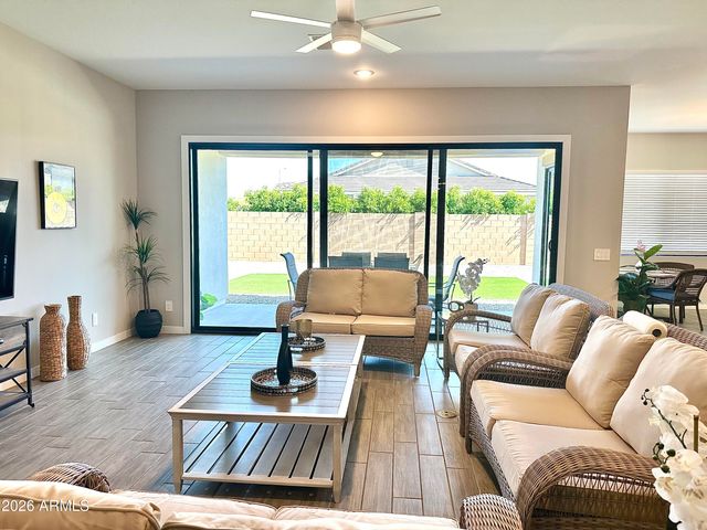 8024 W STATE Avenue, Glendale, AZ 85303