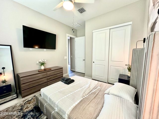 8024 W STATE Avenue, Glendale, AZ 85303