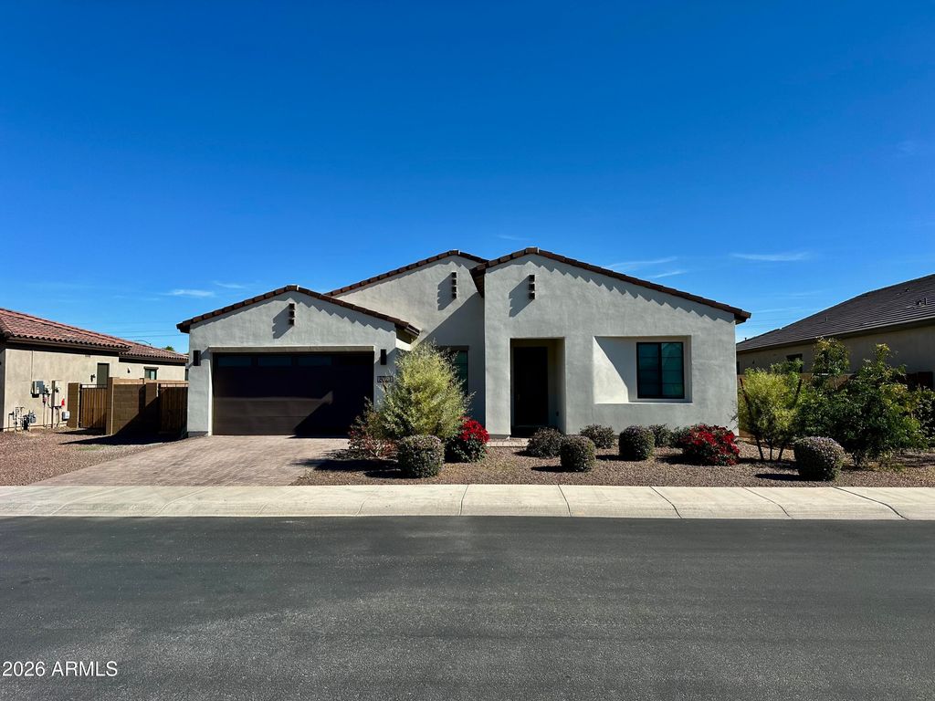 8024 W STATE Avenue, Glendale, AZ 85303
