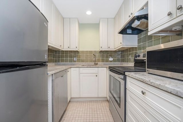 473 Beacon St 1R, Boston, MA 02115