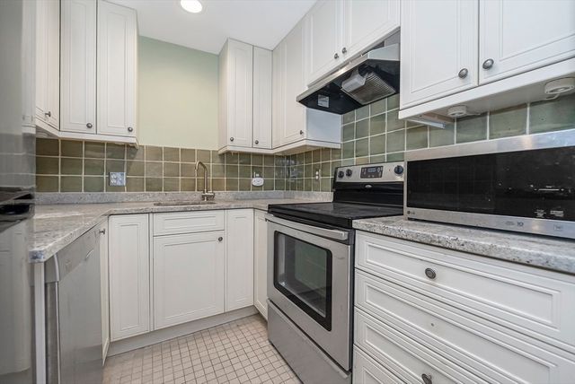 473 Beacon St 1R, Boston, MA 02115