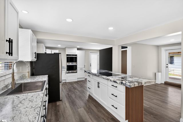 1 Woodleigh Drive, Taylors, SC 29687