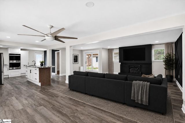 1 Woodleigh Drive, Taylors, SC 29687