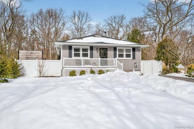 11 Mississippi Avenue, Port Jefferson Station, NY 11776