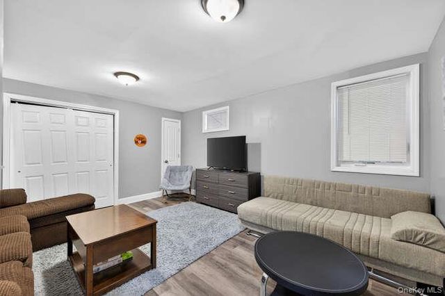 11 Mississippi Avenue, Port Jefferson Station, NY 11776