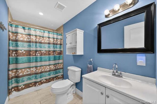 11 Mississippi Avenue, Port Jefferson Station, NY 11776