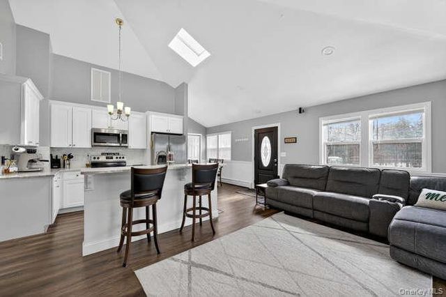 11 Mississippi Avenue, Port Jefferson Station, NY 11776