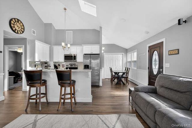 11 Mississippi Avenue, Port Jefferson Station, NY 11776