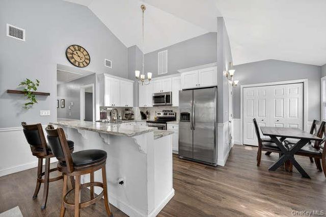 11 Mississippi Avenue, Port Jefferson Station, NY 11776