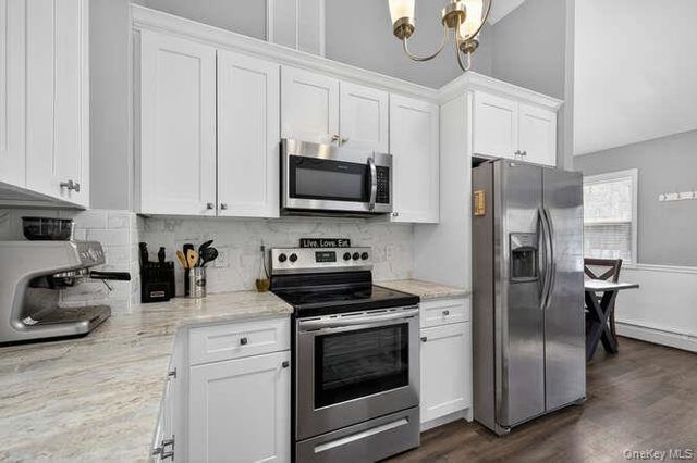 11 Mississippi Avenue, Port Jefferson Station, NY 11776