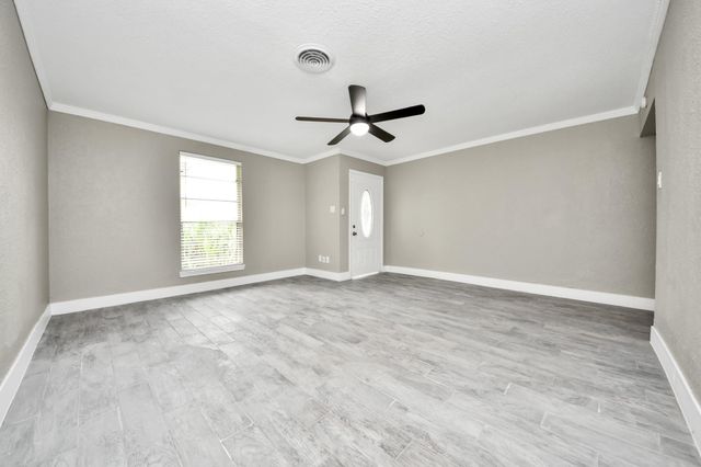 212 Harold Lane, Baytown, TX 77521