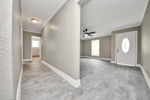 212 Harold Lane, Baytown, TX 77521