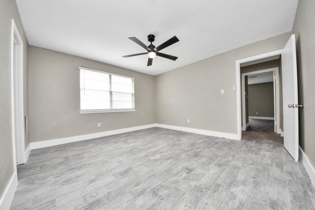 212 Harold Lane, Baytown, TX 77521