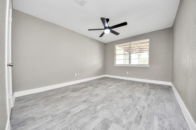 212 Harold Lane, Baytown, TX 77521