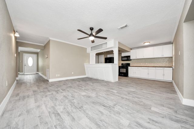 212 Harold Lane, Baytown, TX 77521