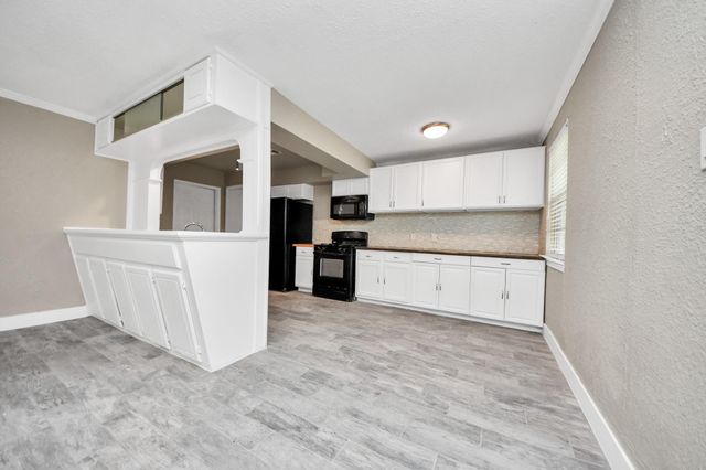212 Harold Lane, Baytown, TX 77521