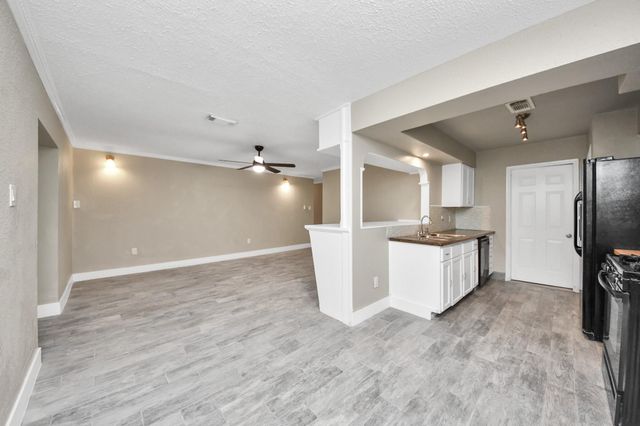 212 Harold Lane, Baytown, TX 77521