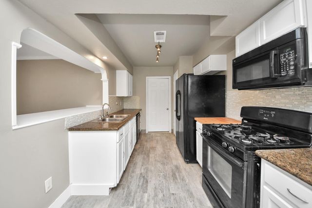 212 Harold Lane, Baytown, TX 77521