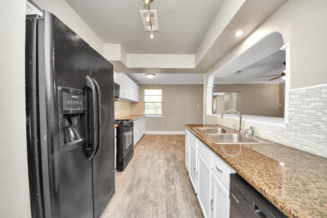 212 Harold Lane, Baytown, TX 77521