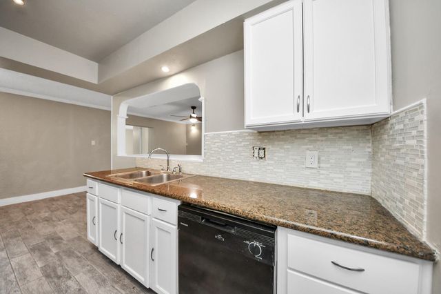 212 Harold Lane, Baytown, TX 77521